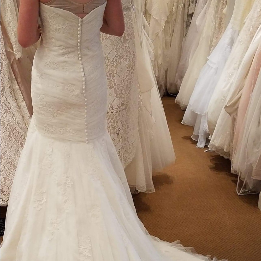 Wedding dress - Picture 3 of 3